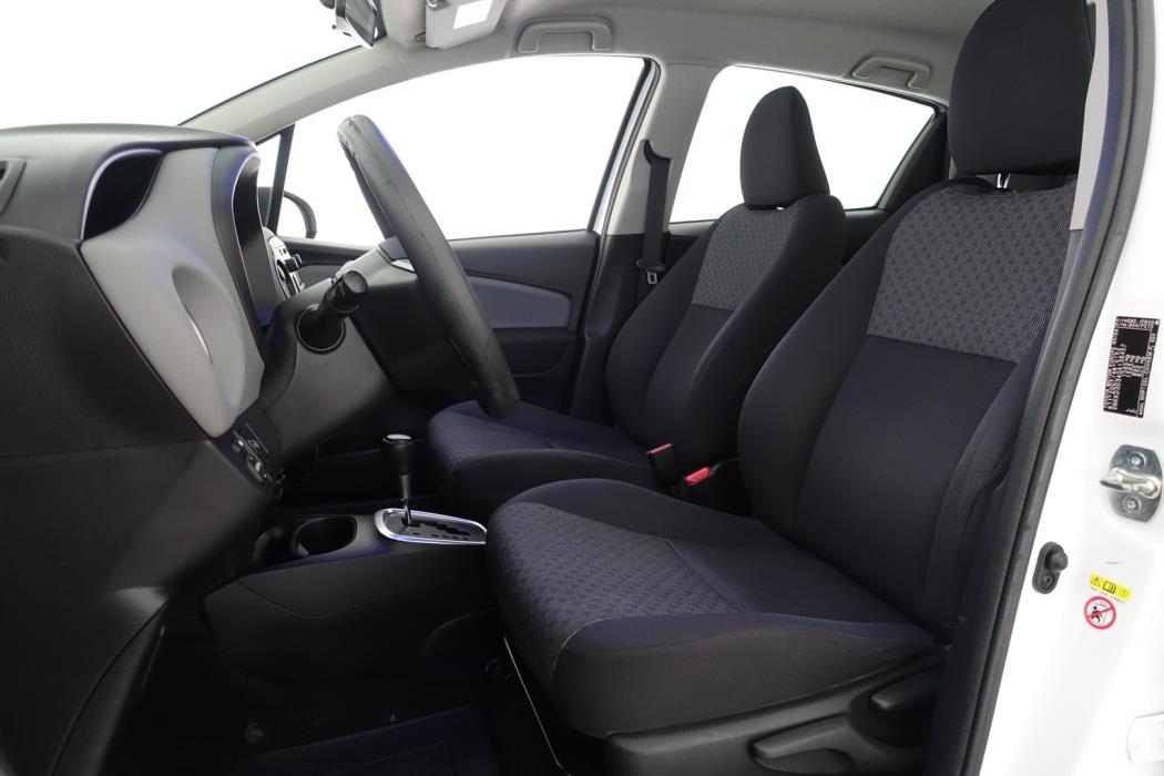 TOYOTA Yaris 2015
