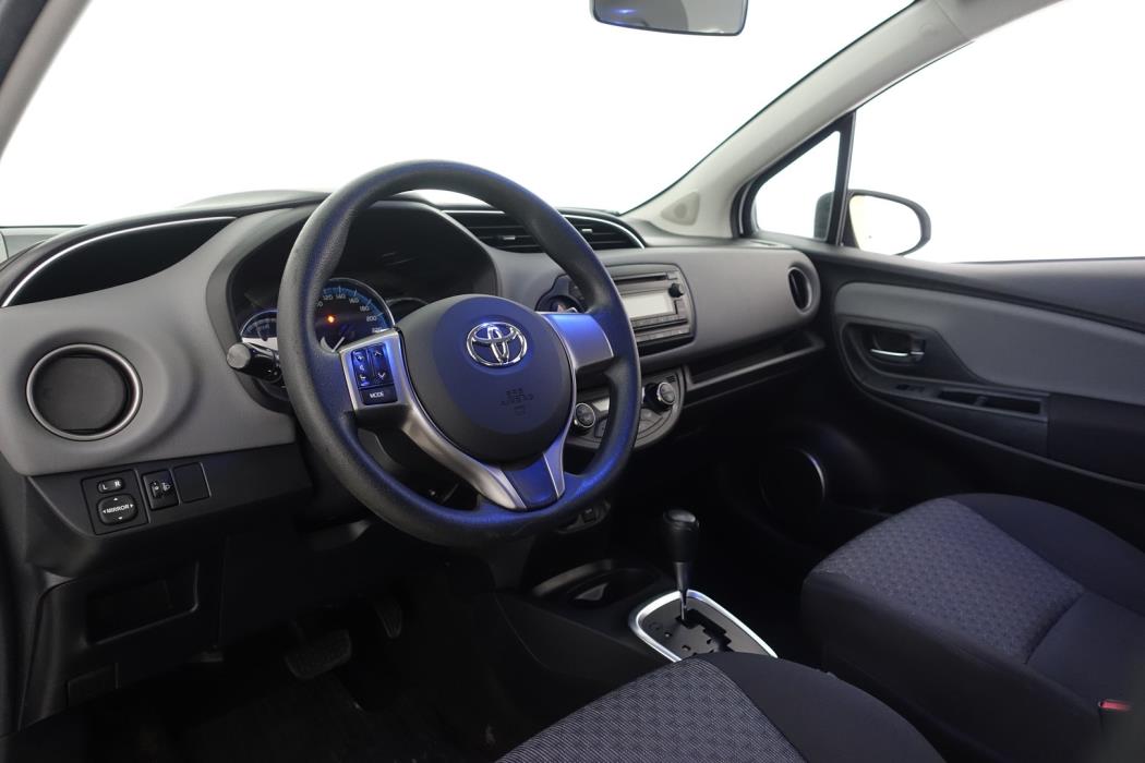 TOYOTA Yaris 2015