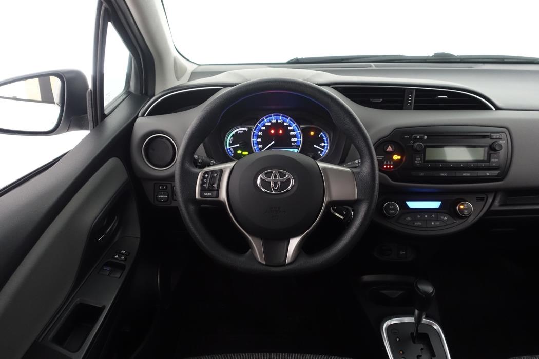TOYOTA Yaris 2015
