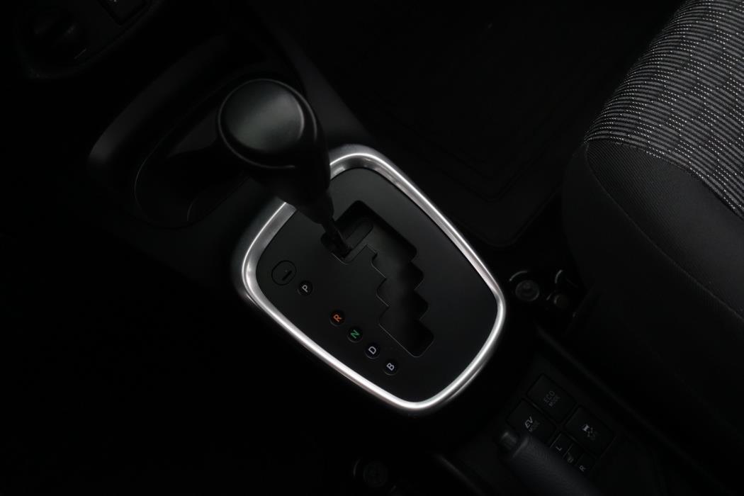 TOYOTA Yaris 2015