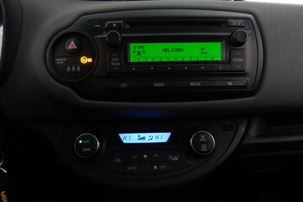 TOYOTA Yaris 2015