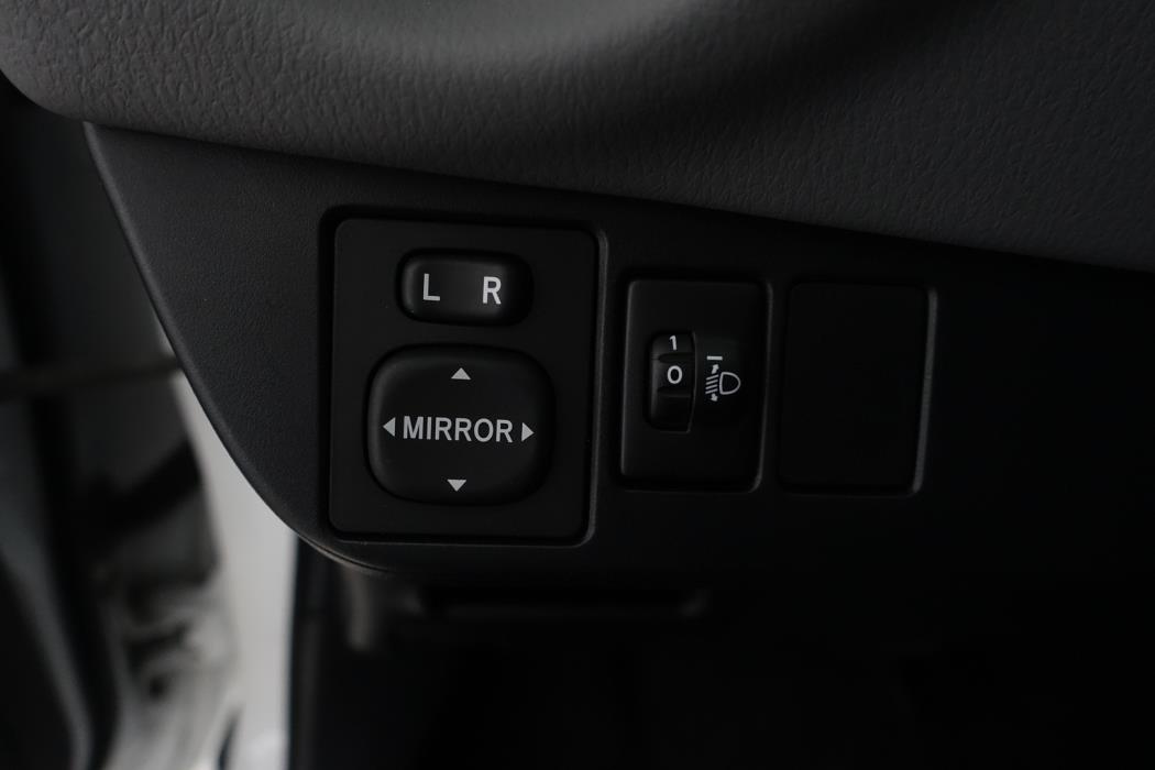 TOYOTA Yaris 2015