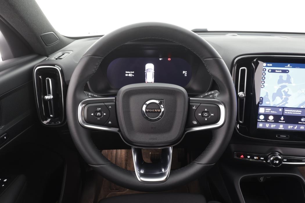 VOLVO XC40 2023