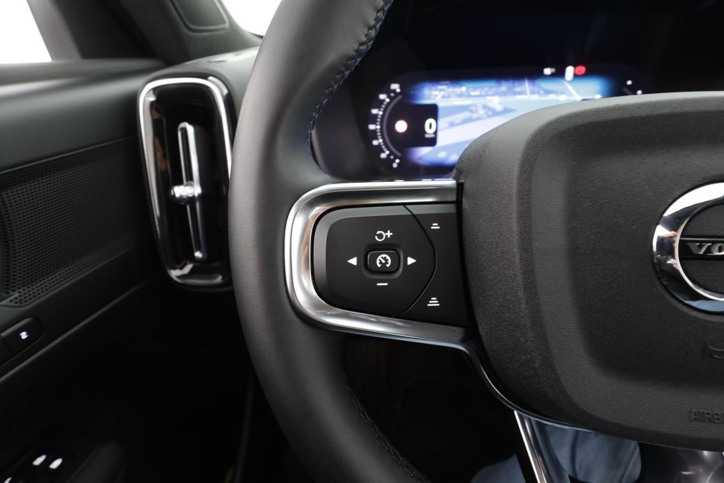 VOLVO XC40 2023