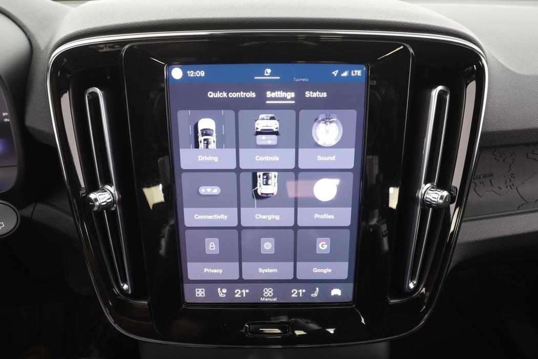 VOLVO XC40 2023