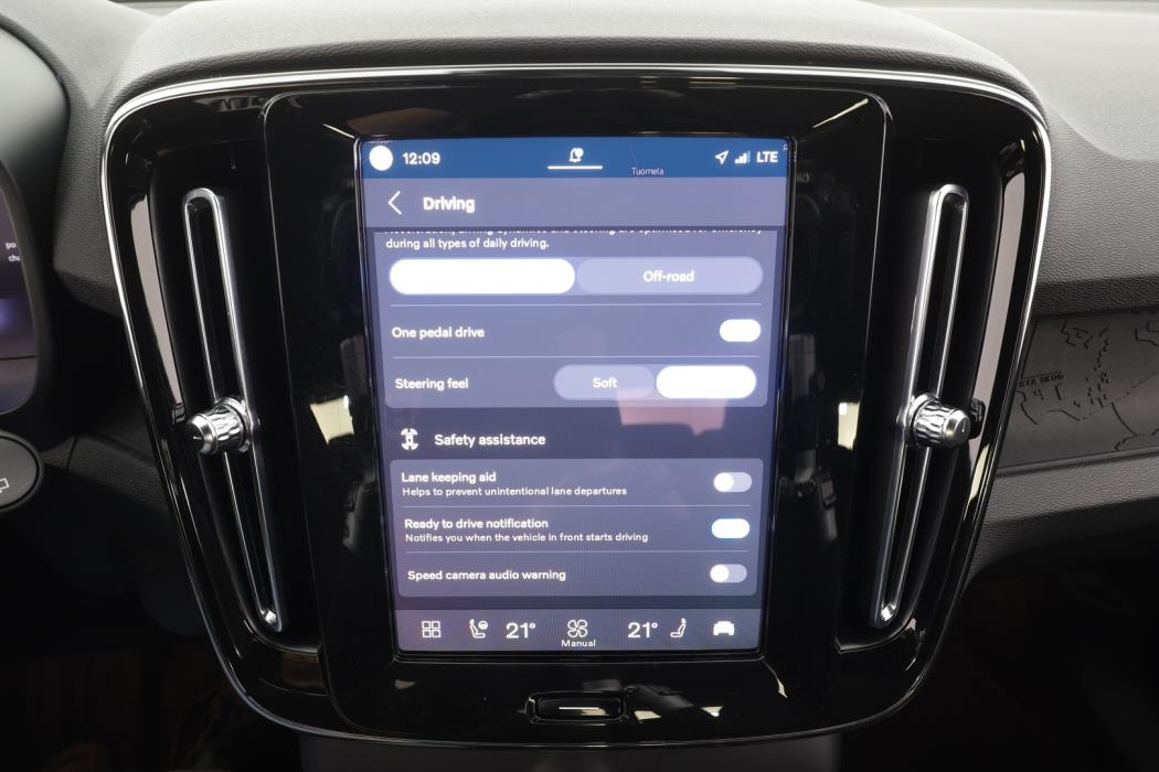 VOLVO XC40 2023