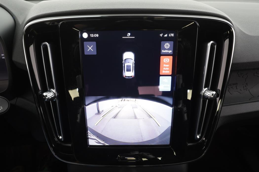 VOLVO XC40 2023