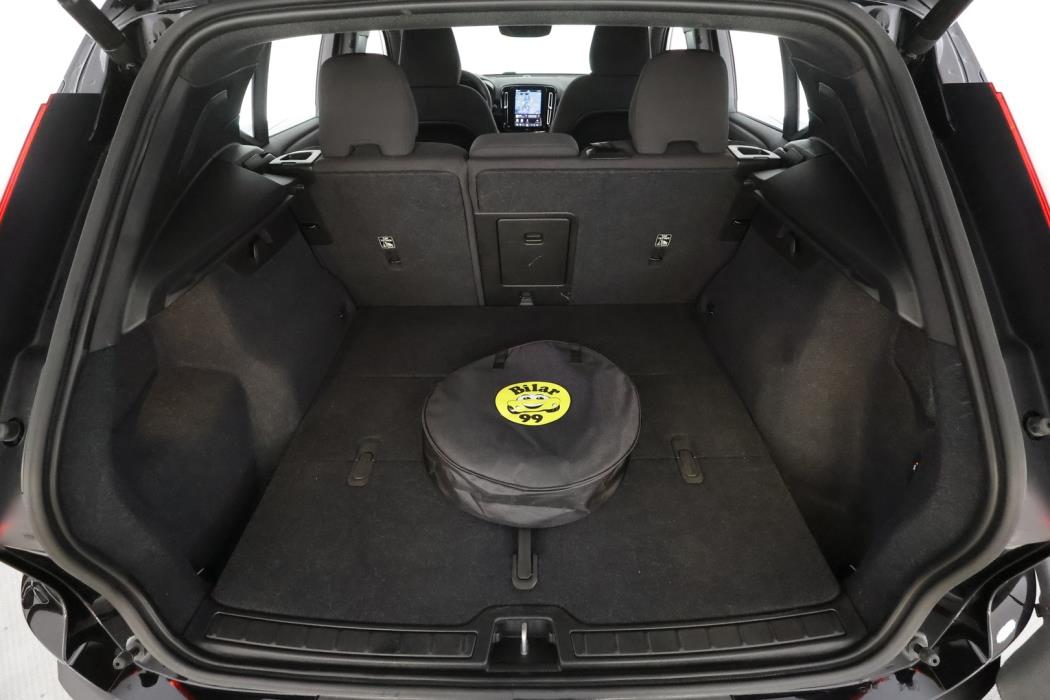 VOLVO XC40 2023