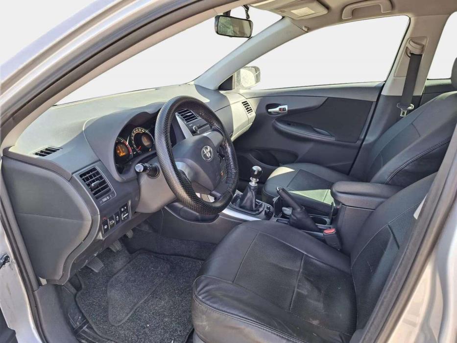 TOYOTA Corolla 2012