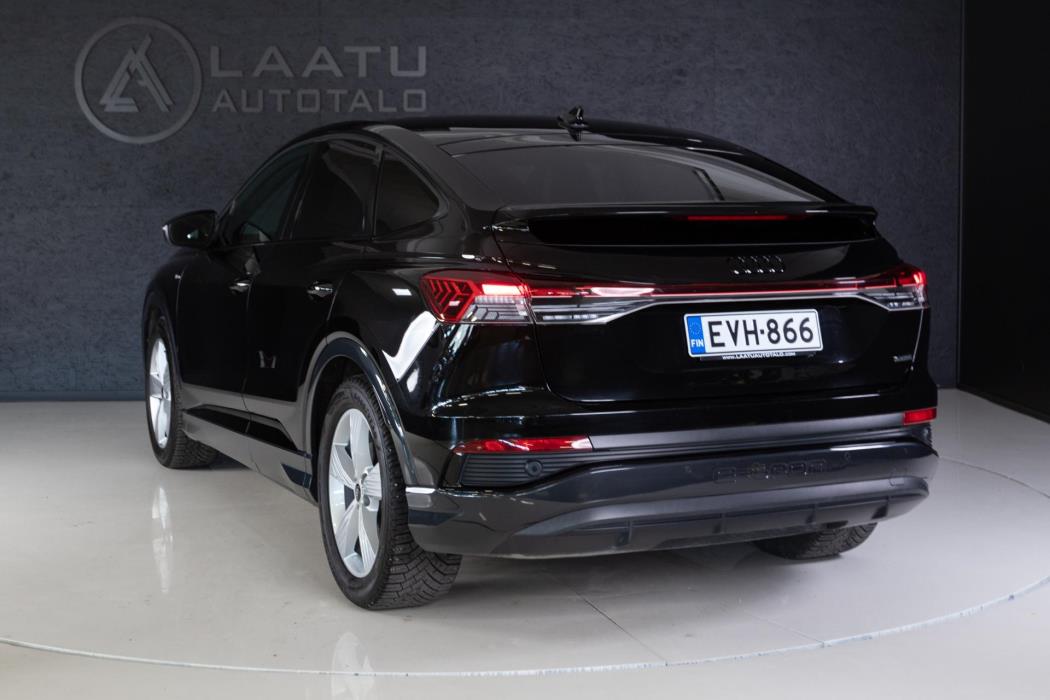 AUDI Q4 e-tron 2021