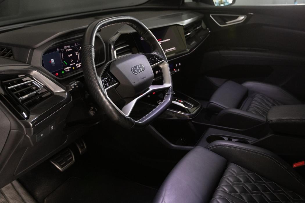 AUDI Q4 e-tron 2021