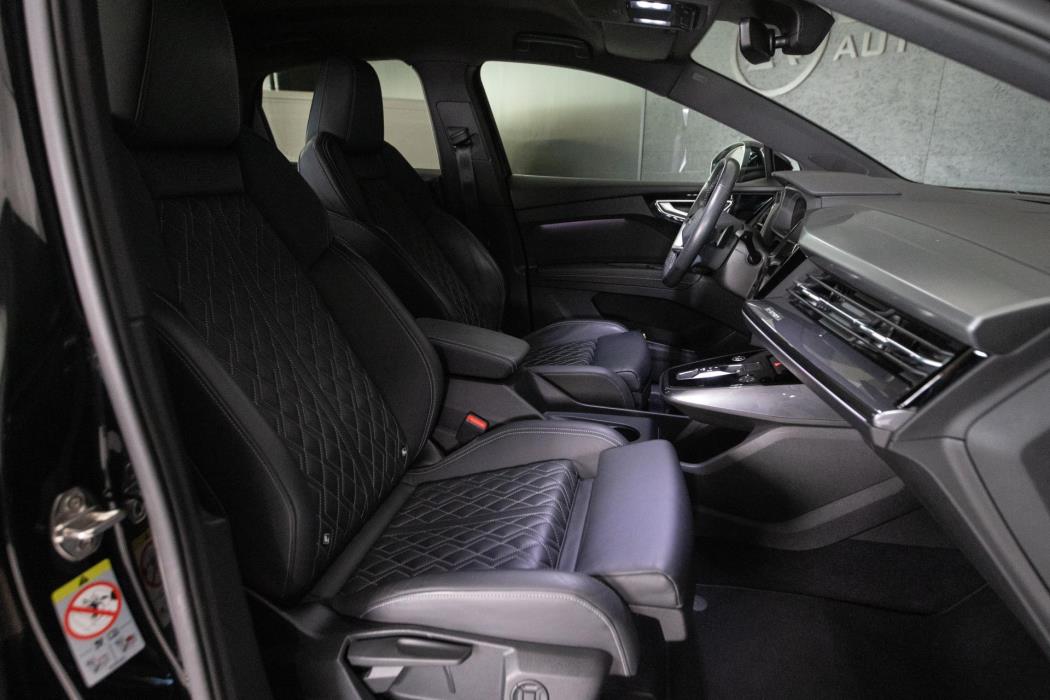 AUDI Q4 e-tron 2021