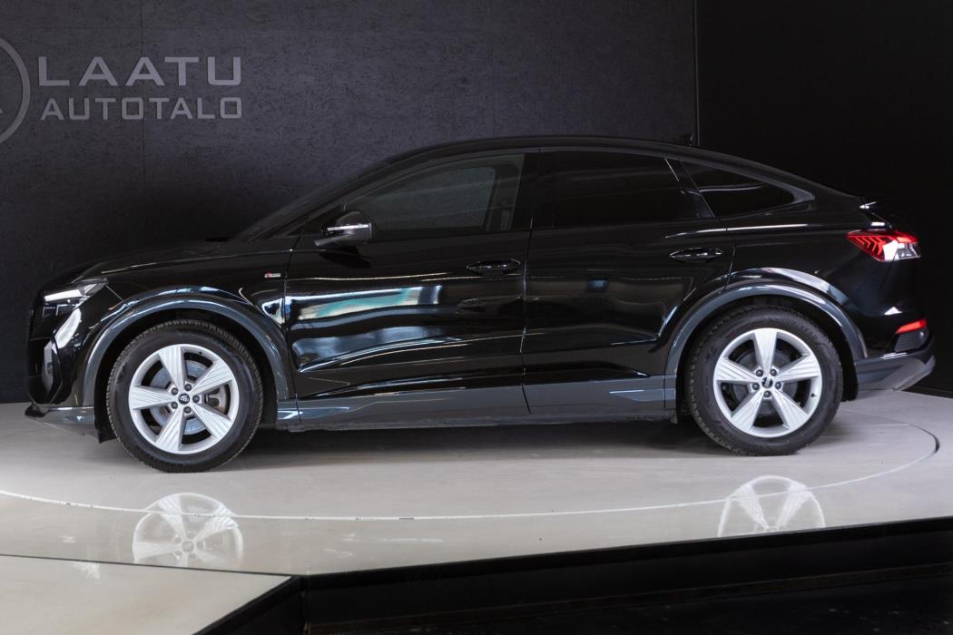 AUDI Q4 e-tron 2021
