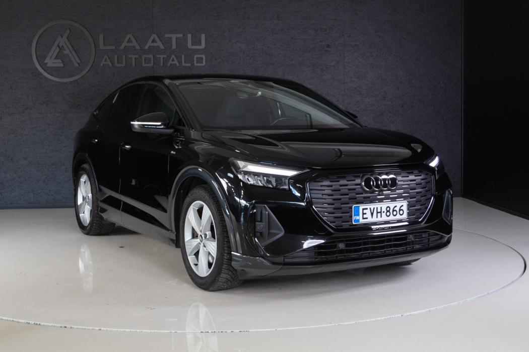 AUDI Q4 e-tron 2021