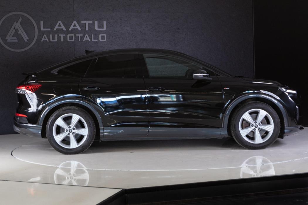 AUDI Q4 e-tron 2021