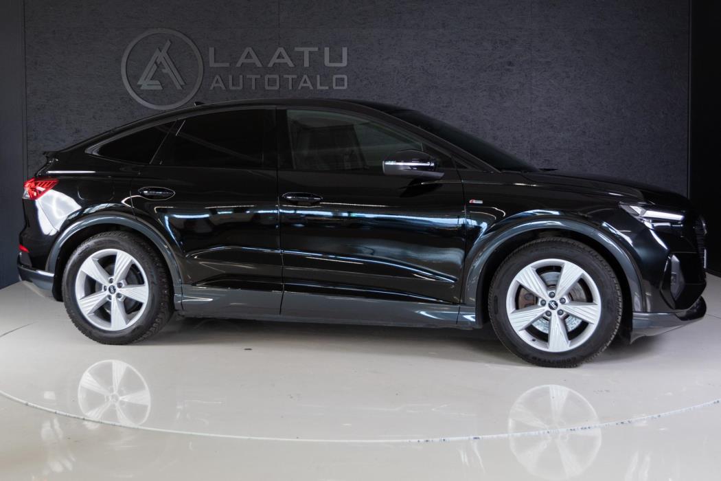 AUDI Q4 e-tron 2021