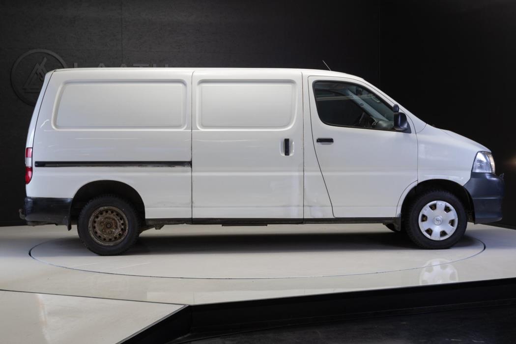 TOYOTA Hiace 2009