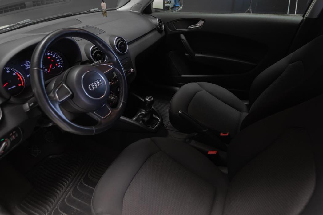 AUDI A1 2011