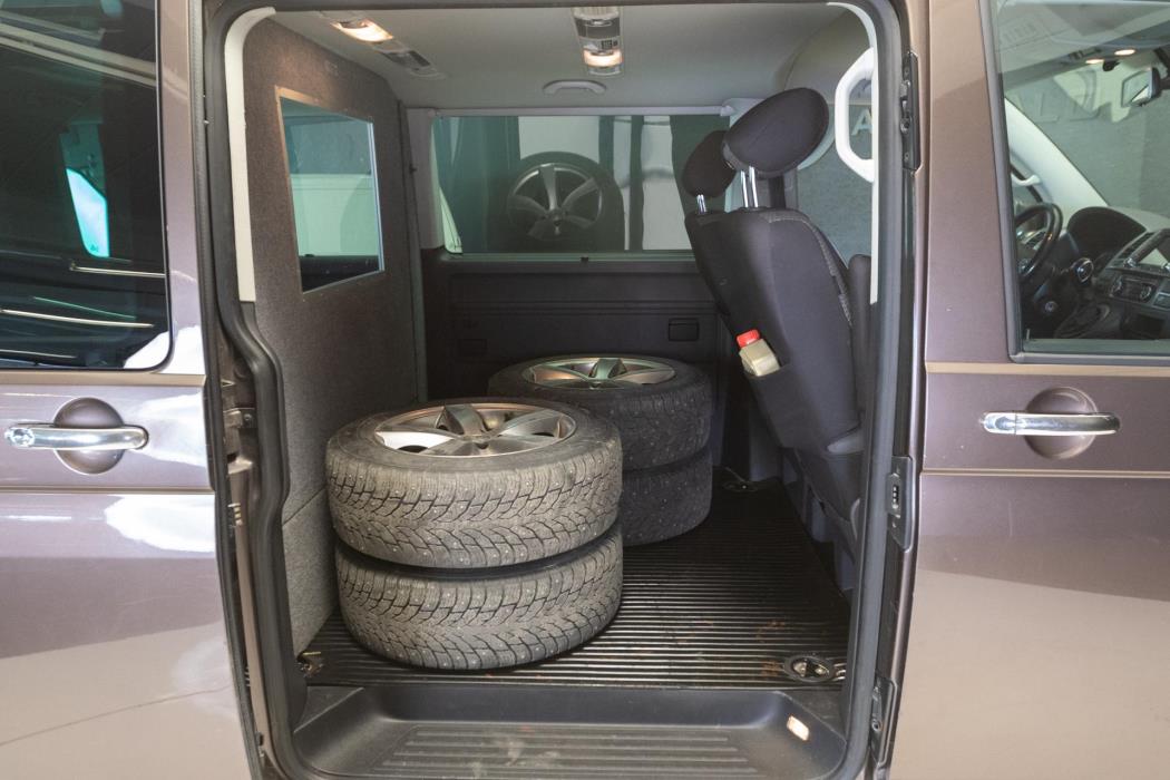 VOLKSWAGEN Caravelle 2012