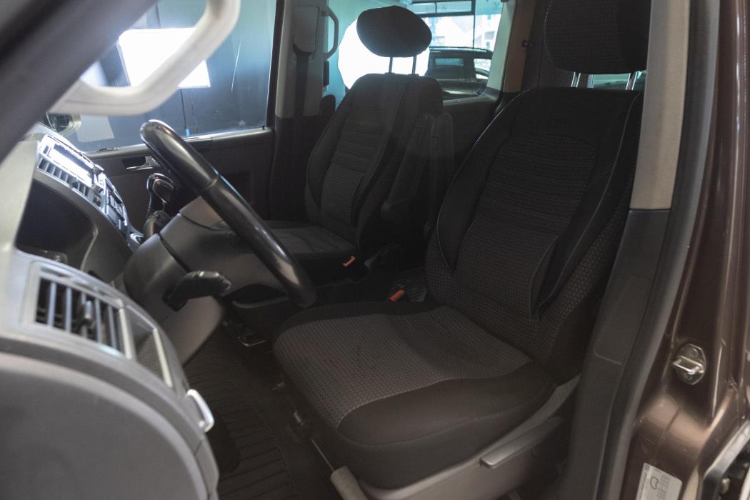 VOLKSWAGEN Caravelle 2012