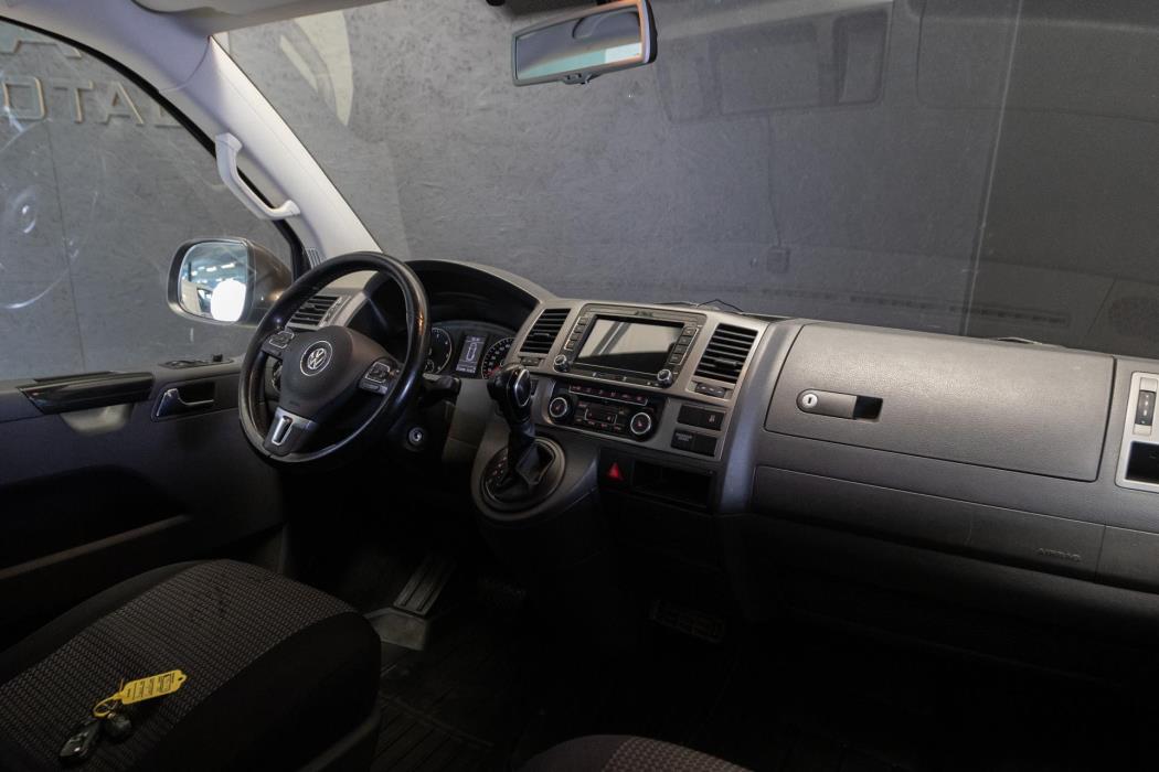 VOLKSWAGEN Caravelle 2012