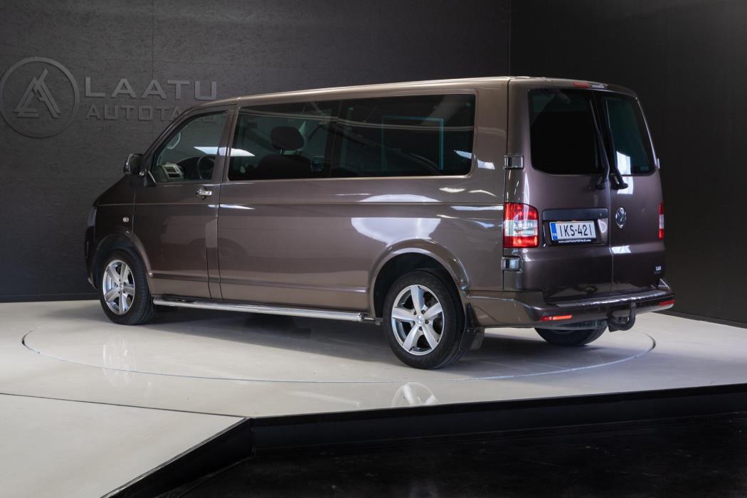 VOLKSWAGEN Caravelle 2012