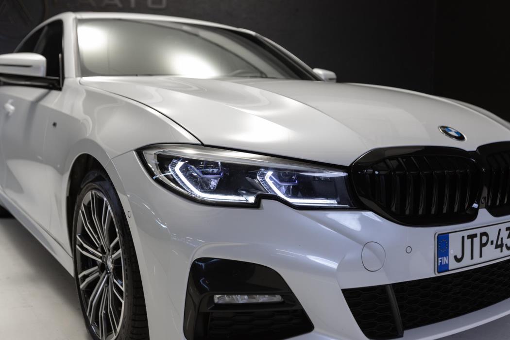 BMW 330 2021
