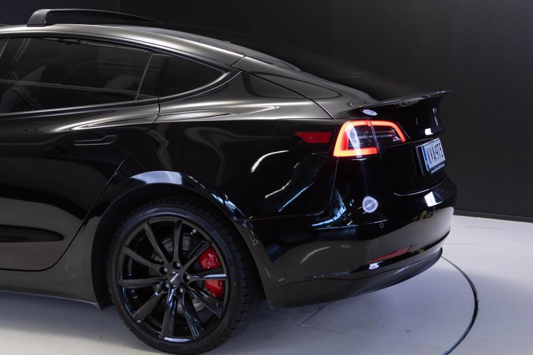 TESLA Model 3 2022