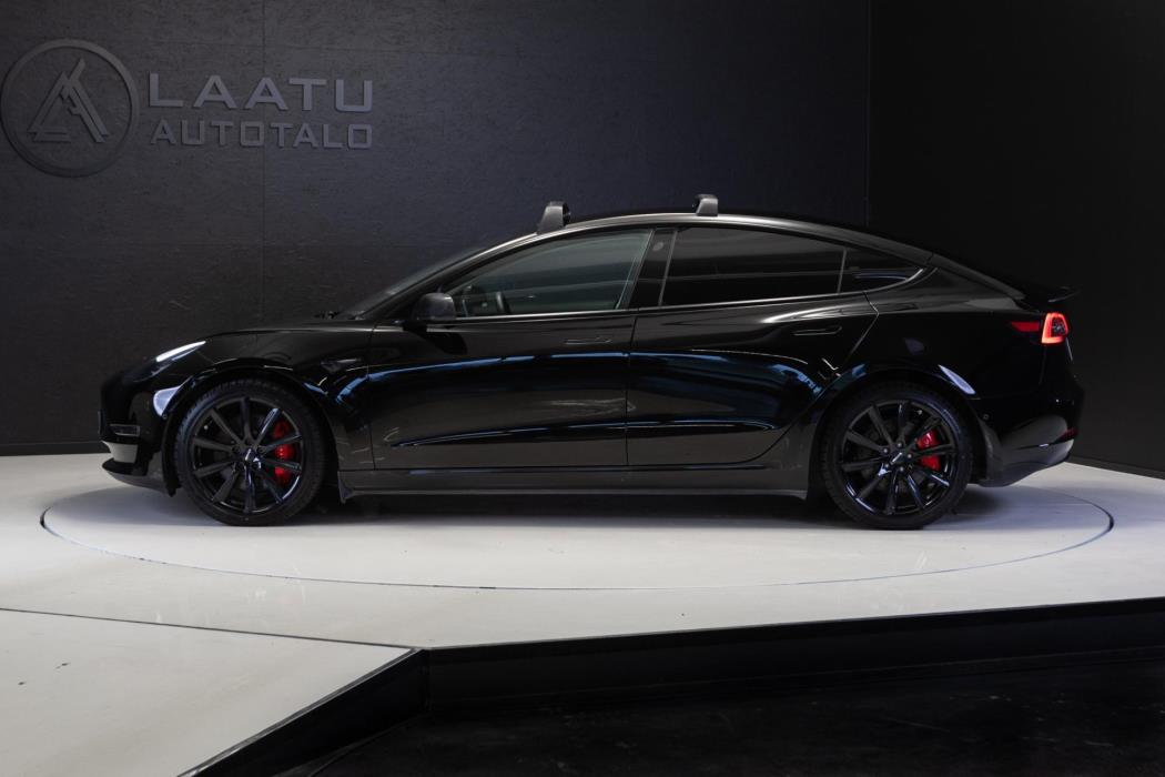 TESLA Model 3 2022