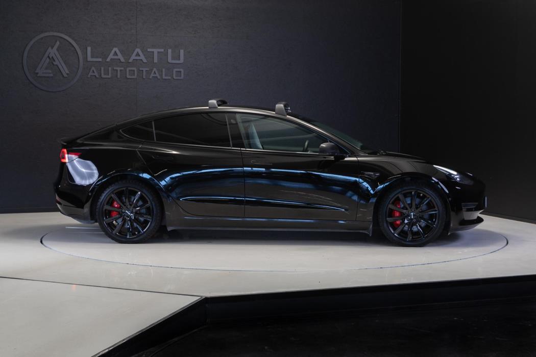 TESLA Model 3 2022
