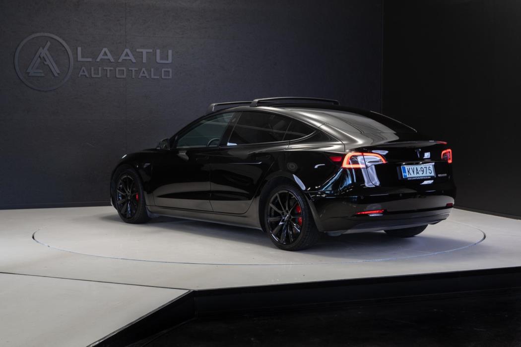 TESLA Model 3 2022