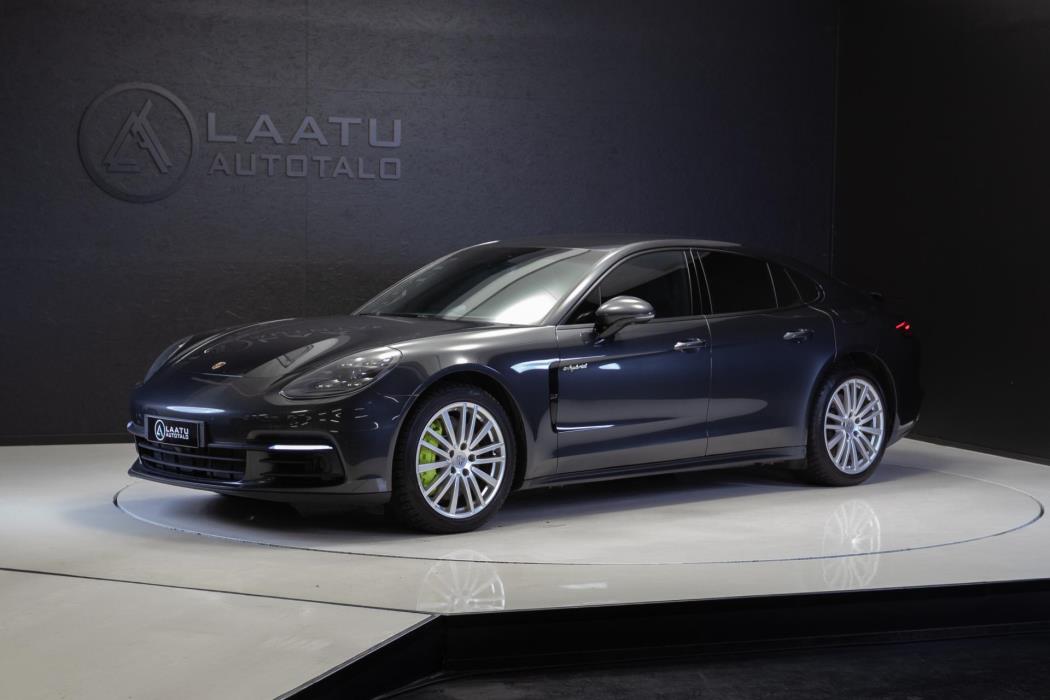 PORSCHE Panamera 2018