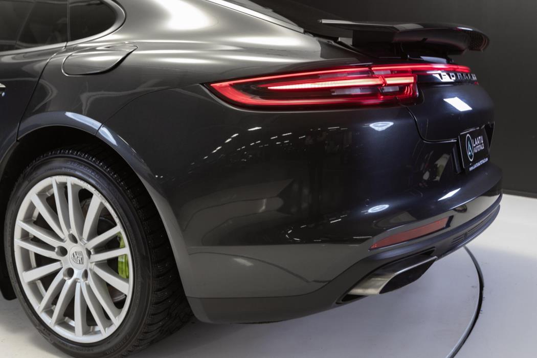 PORSCHE Panamera 2018
