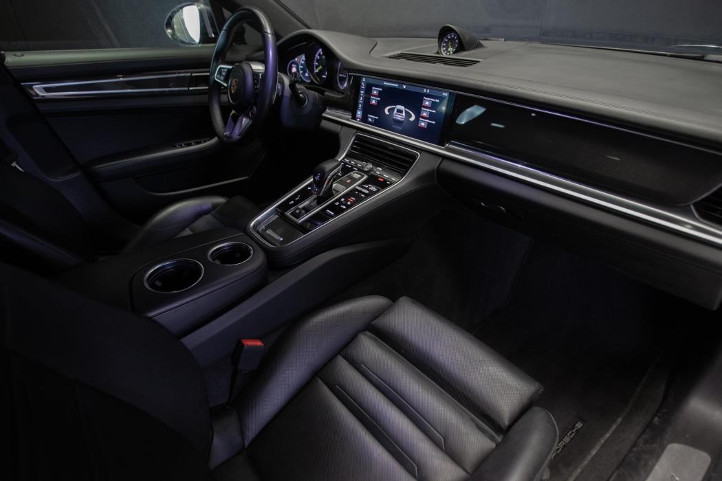 PORSCHE Panamera 2018