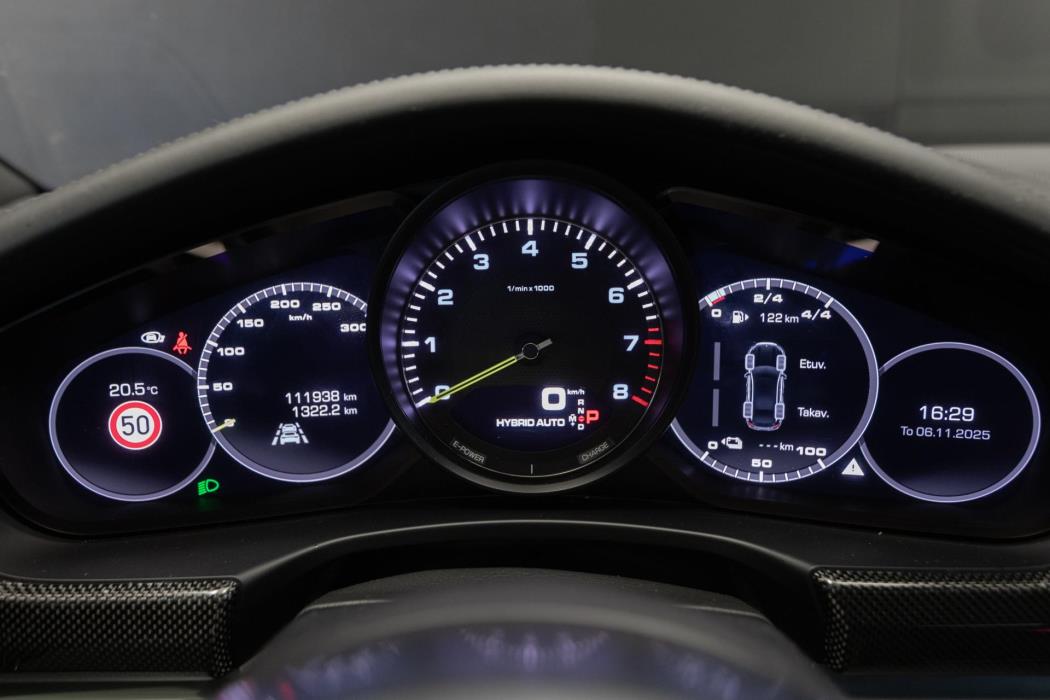 PORSCHE Panamera 2018