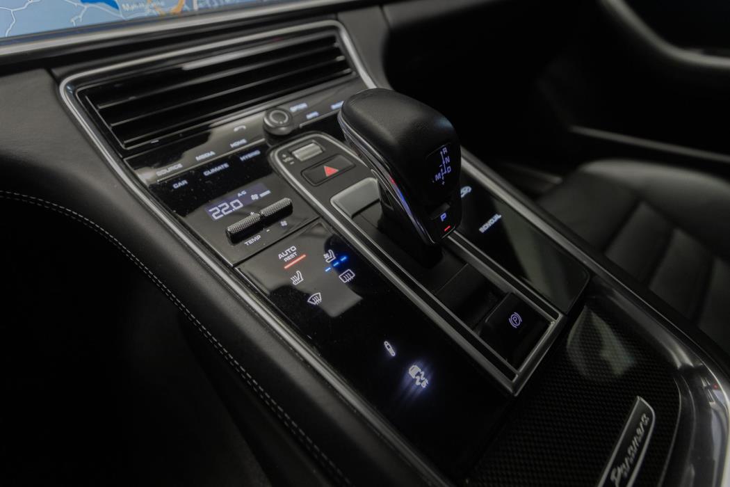 PORSCHE Panamera 2018