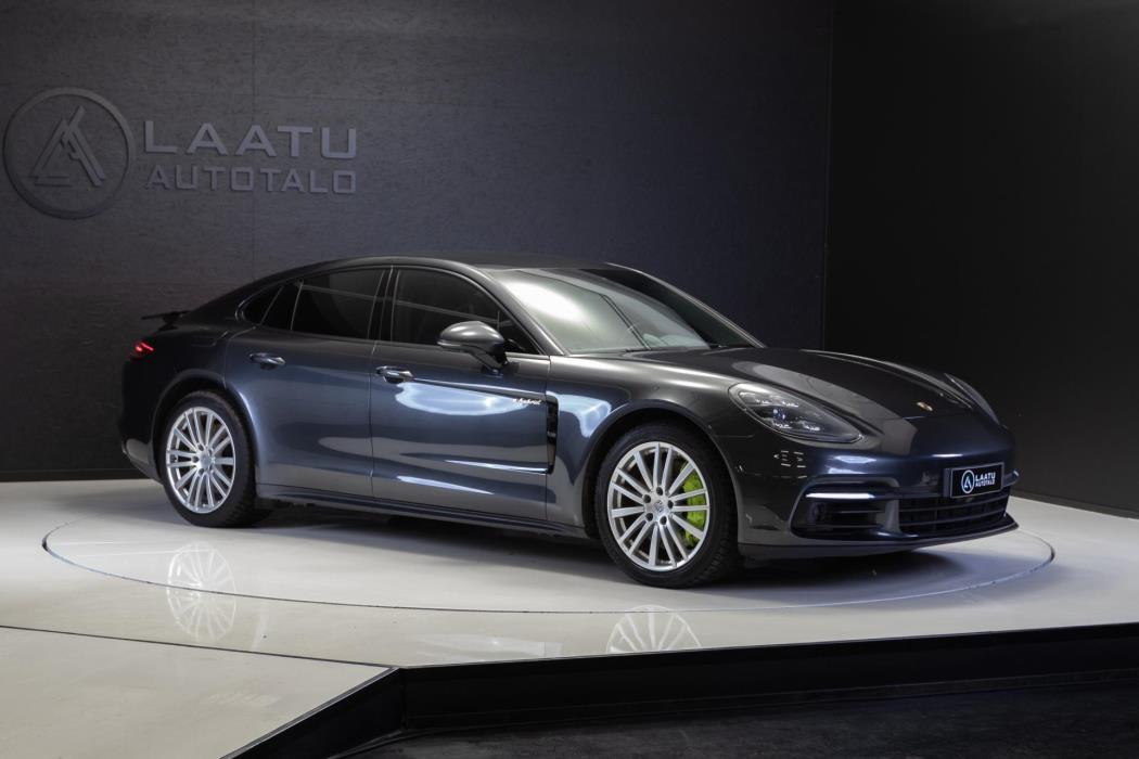 PORSCHE Panamera 2018