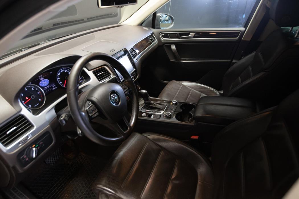 VOLKSWAGEN Touareg 2011