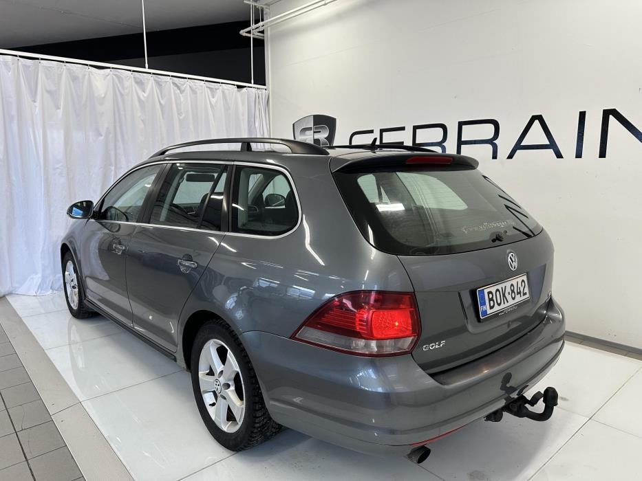 VOLKSWAGEN Golf 2010