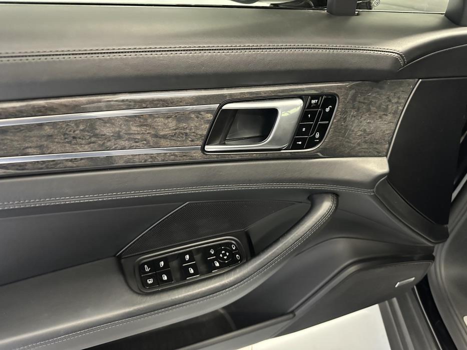 PORSCHE Panamera 2017