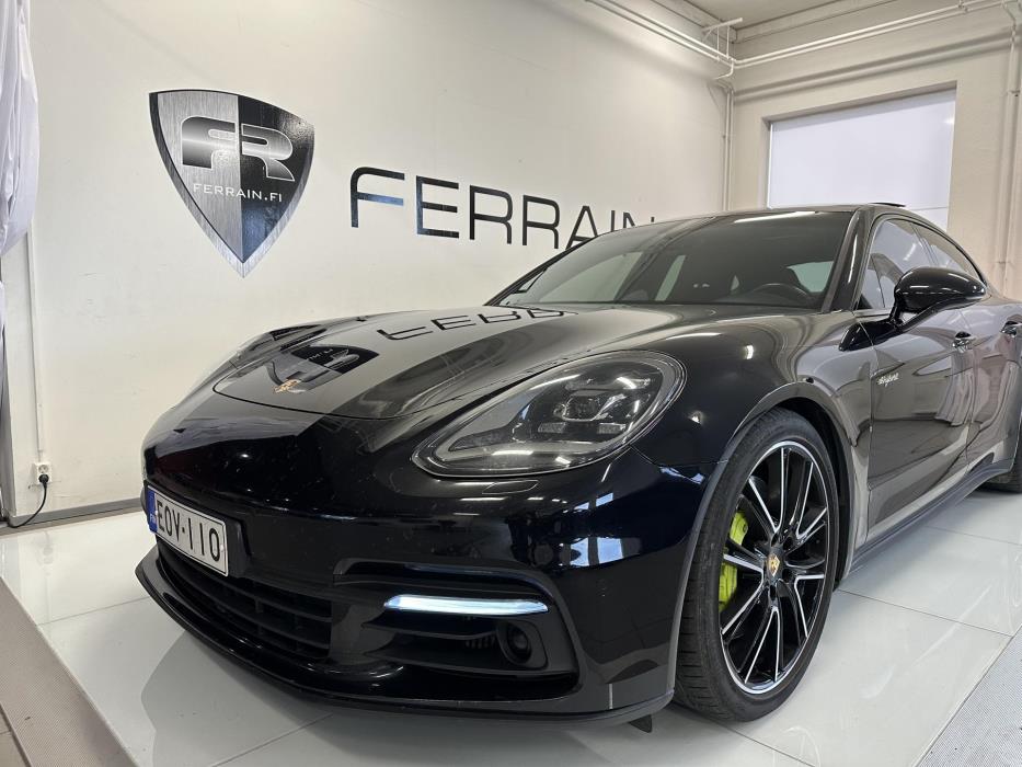 PORSCHE Panamera 2017