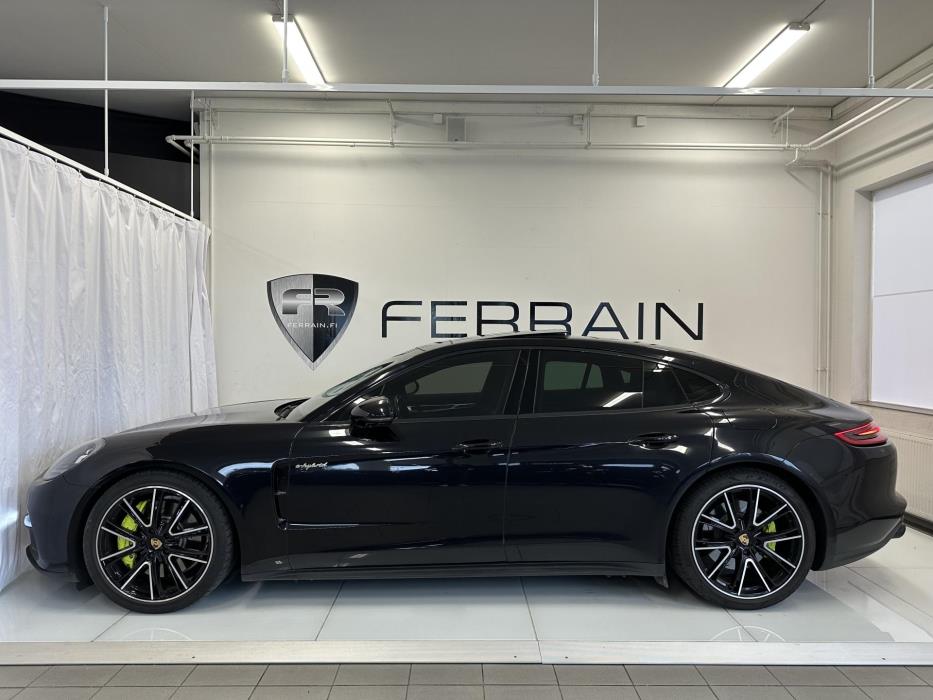 PORSCHE Panamera 2017