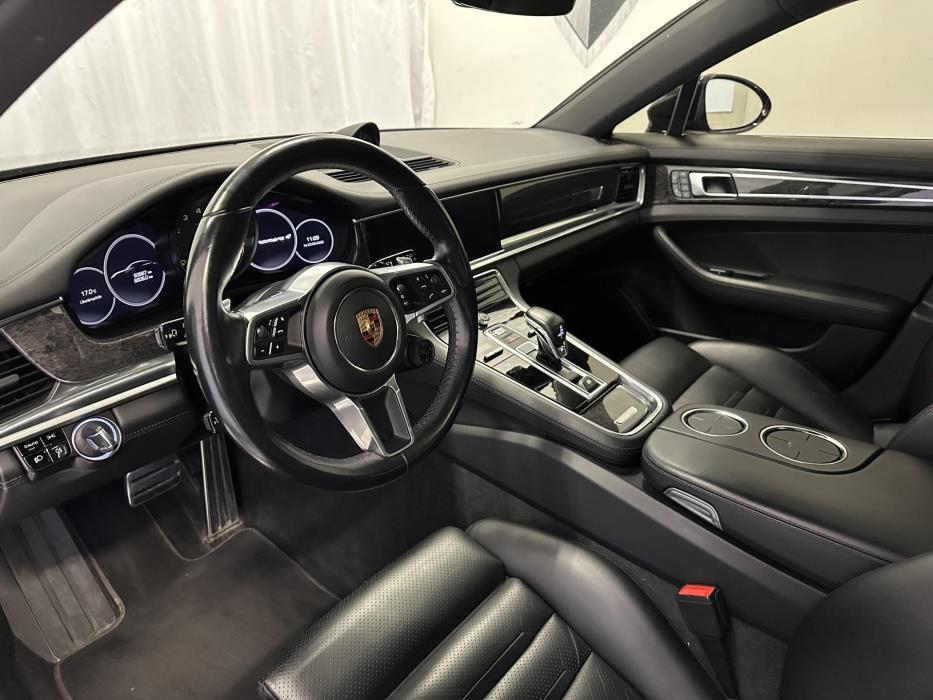 PORSCHE Panamera 2017