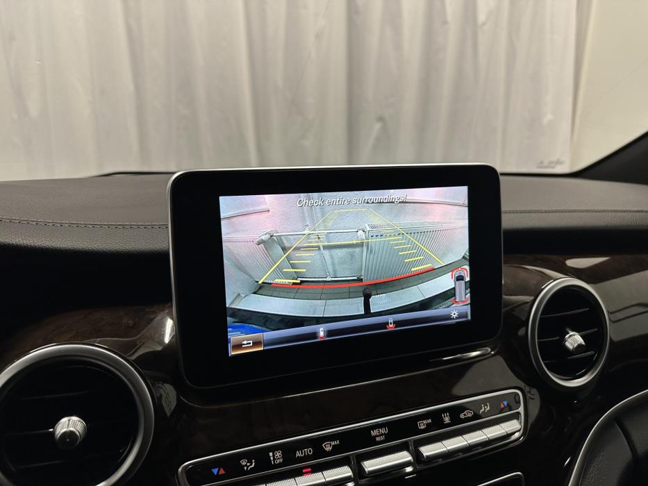 MERCEDES-BENZ V 2015