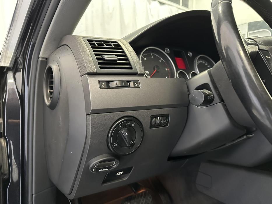 VOLKSWAGEN Touareg 2006