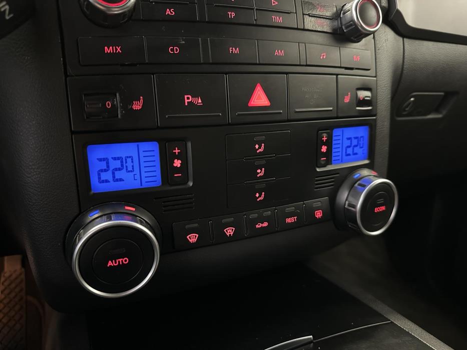 VOLKSWAGEN Touareg 2006