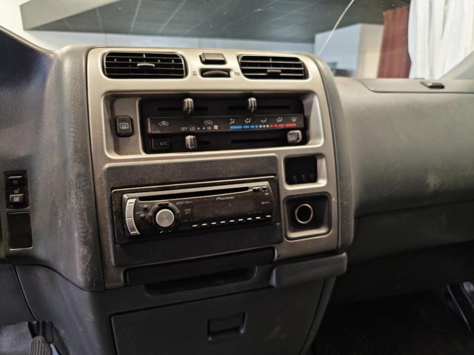 TOYOTA Hiace 2008