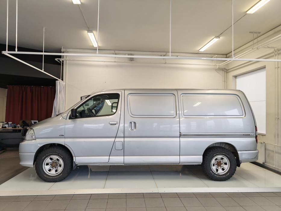 TOYOTA Hiace 2008