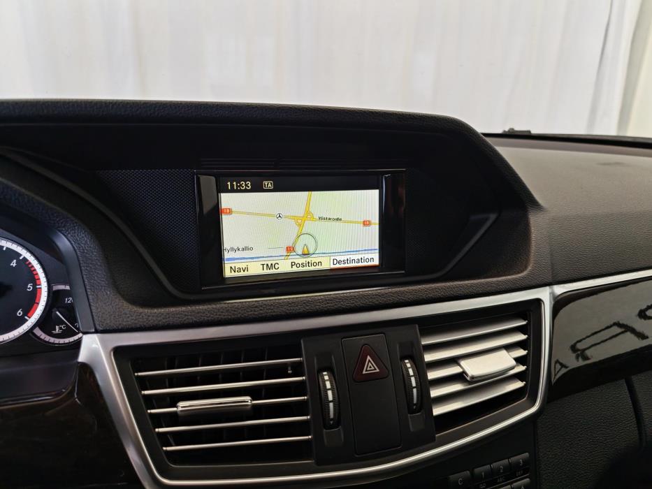 MERCEDES-BENZ E 2011