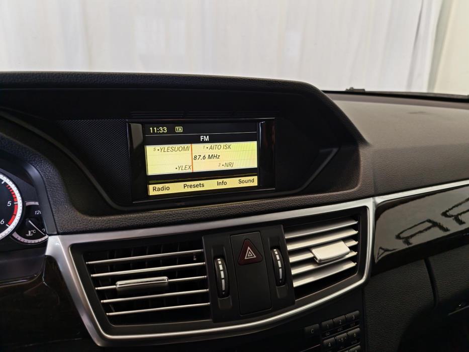 MERCEDES-BENZ E 2011